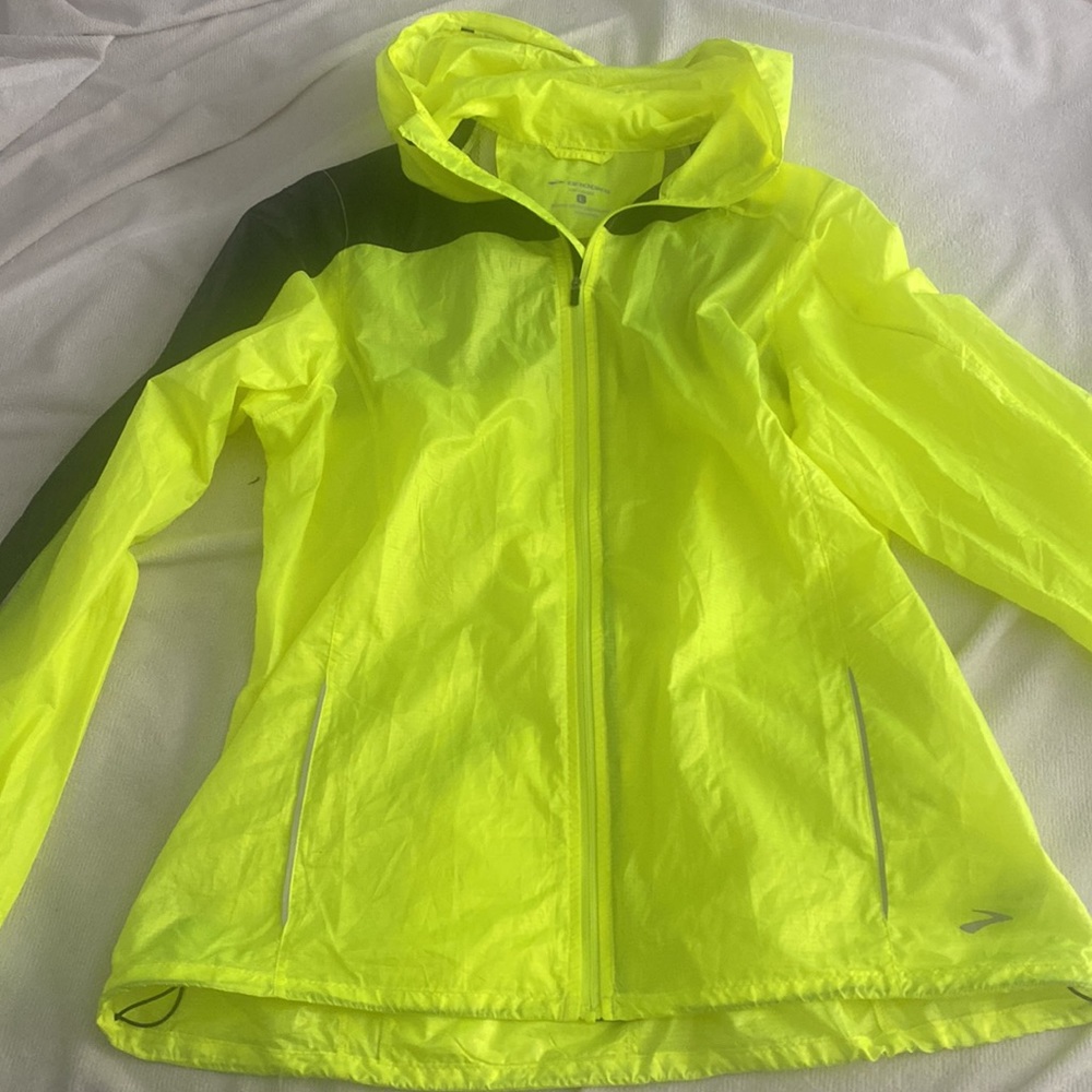 Brooks lightweight packable jacket. Size Large